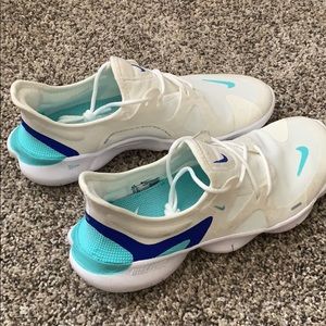 Nike free run tennis shoe sneakers